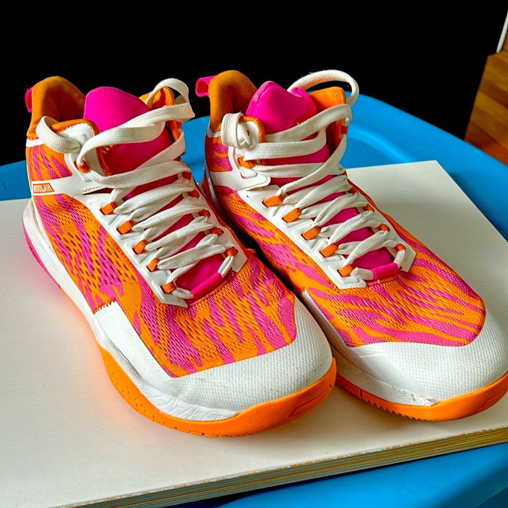 Moolah basketball shoes size 8